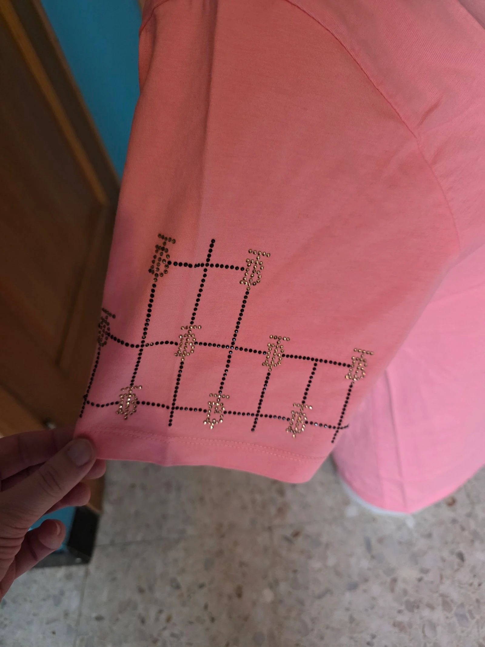 T-Shirt rosa com strass – photo 4